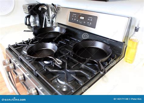 cast iron skillet on gas stove
